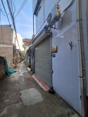 nguyễn khoái nhà 3 tầng khung thép cách phố 30m mặt tiền 5m ở hoặc kinh doanh văn phòng