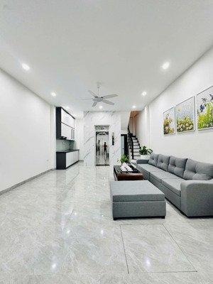 không tì vết phố hoàng hoa thám, lô góc, gần phố, full nội thất đẹp, ở luôn và ngay ạ