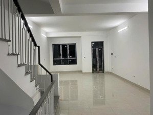 chính chủ cho thuê tầng 1+2+3 nhà liền kề lk.18.03 đã hoàn thiện khu đô thị hinode royal park