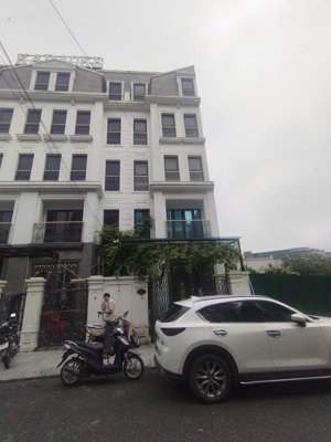 cho thuê nhà liền kề đại kim - nguyễn xiển. dt 75m, 5 tầng, mt 5m, thang máy, đh. giá 32 triệu