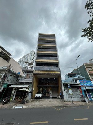 tòa nhà cho thuê mt phan đình giót, tân bình. dt: 8,5x25m. hầm 7 tầng. ốp kính đẹp. pccc đầy đủ