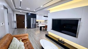 em cần cho thuê căn hộ 2pn rộng 84m2 full đồ view hồ dự án kosmo tây hồ. từ 15tr/tháng vào ở ngay