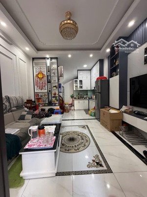 bán nhà đẹp ngay gần bến xe nước ngầm / full nội thất về ở luôn/ ô tô đỗ cổng xịn