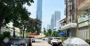 cho thuê nguyên căn 5 tầng ngõ 221 trung kính, mt 7m diện tích 76x5 đường 3 ô tô tánh nhau