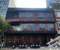 cho thuê nhà mặt phố tại nguyễn khánh toàn,mặt tiền 10m, dt 115m2x 3 tầng,view hot giá cực đẹp
