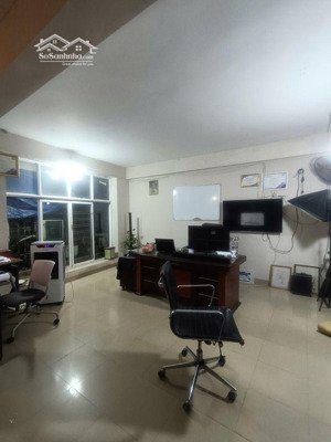 chính chủ bán nhà phố yên duyên diện tích 75m2 6 tầng có sẵn ô để lắp thang máy giá tốt.