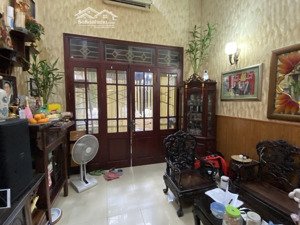 bán nhà lò đúc- nhà đẹp ở ngay- hai thoáng - trung tâm hai bà- sân để xe riêng.