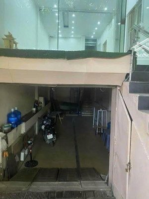 cho thuê nhà ngõ 2 trung kính - 50m2,xây 5 tầng (có hầm) ,thông sàn ,điều hoà đủ oto đỗ giá 22tr