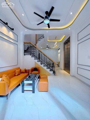  CHÍNH CHỦ BÁN NHÀ 1 TRỆT 3 LẦU – TRUNG TÂM PHƯỜNG 4 – TÂN AN – LONG AN - DT 90m2 - GIÁ 2.6 TỶ - SHR 