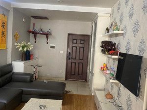 chính chủ gửi bán căn 69m chung cư sài đồng- sổ đỏ trao tay-nhà mát, nội thất cơ bản- 3,x tỷ