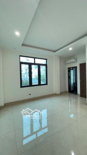 trung tâm việt hưng - nhà dân xây - thoáng sáng - đi bộ ra big c - 6 tỷ hơn