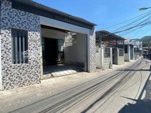 bán nhà hẻm 2/4 gần biển, ô tô đậu cửa, dt 73.2m² nở hậu, nhà đẹp vào ở ngay giá tốt chỉ 2,5 tỷ