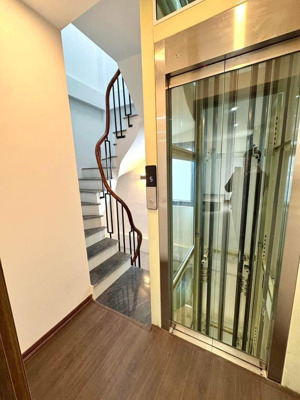 phố võng thị, tây hồ. nhà mới thang máy. dt 33m x 6 tầng, giá 7.5 tỷ