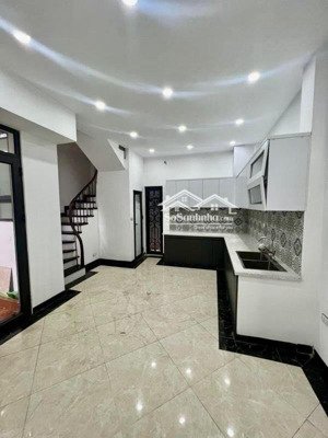 bán nhà lạc long quân, tây hồ, 48m2 3 tầng, mt4.2m 10 tỷ ngõ nông ba gác đỗ cửa, ba bước ra hồ tây
