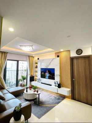 bán căn hộ ct9 ,75 m2 , 2 pn , 2 wc, lầu trung , bancol đông nam, nội thất cao cấp giá 4,35 tỷ