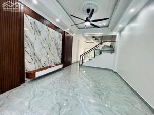  BÁN NHÀ 3 TẦNG 50m TRUNG TÂM PHƯỜNG HÙNG VƯƠNG GIÁ CHỈ 2,55 TỶ Lh 0979087664