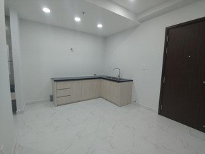 cho thuê căn hộ 2pn 1wc charm city nhà trống có rèm giá 5tr/th