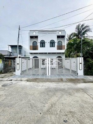 bán 1 cặp nhà 1.550tỷ (790tr/căn).10x20m. sổ riêng từng căn. cho thuê 15tr/th. chợ bờ ngựa tân kiên