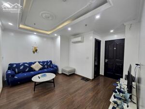 Cho thuê căn hộ 1 ngủ tách bếp phố Lê Hồng Phong