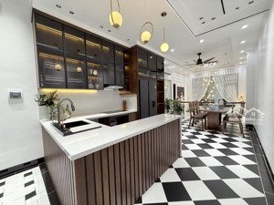 nhà đẹp giảng võ 6 tầng thang máy sổ hoa hậu 55m mặt tiền ~5m 18.5 tỷ (thương lượng)