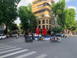 sản phẩm hiếm nhà 8 tầng thang máy 2 mặt thoáng lò đúc trần khát chân gần phố cổ dòng tiền mạnh