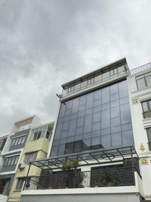 cho thuê nhà liền kề văn khê . nhà đã hoàn thiện đẹp , có thang máy . giá 60tr/ tháng 