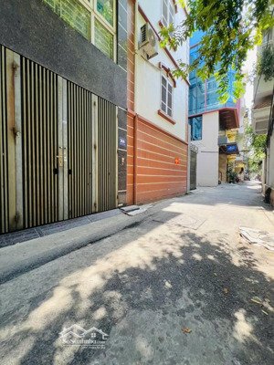 phân lô hoàng quốc việt cầu giấy
2 mặt ô tô trước sau kinh doanh ở sướng ô tô vào nhà,tiện i