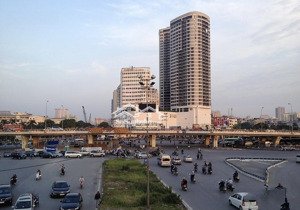 bán nhà mặt phố mai dịch ,kinh doanh sầm uất ,ô tô tránh,sổ đỏ đẹp , cạnh trường múa