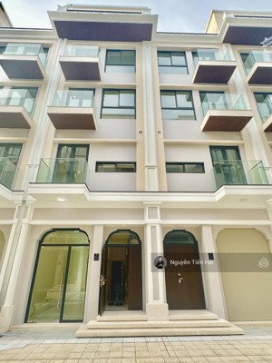 bán shophouse mặt phố đi bộ dt 75m2. giá 32 tỷ.