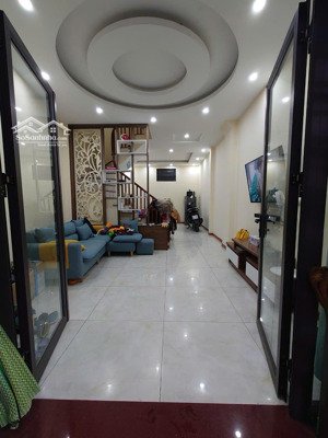 cho thuê nhà nguyên căn 4 tầng smart home thạch bàn, long biên, 42 m2/ sàn, giá: 9 triệu/ tháng