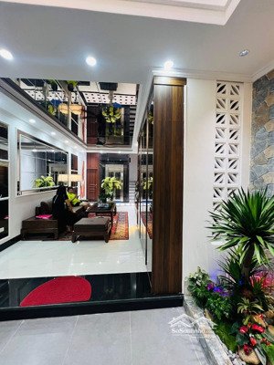 siêu phẩm ngọc khánh - thiết kế 5 sao - 6 tầng - 18.5 tỷ - tt ba đình