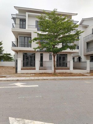 chỉ từ hơn 4 tỷ sở hữu biệt thự vip cách hà nội 12km, 20phút đến sân bay qt gia bình, cạnh ga metro