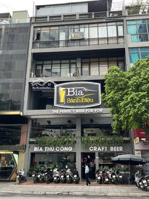 độc bản - cho thuê nhà mặt phố trung hoà: 165m2 x 5 tầng. ngay ngã tư, cho thuê mọi mô hình.