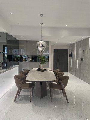 chính chủ cần bán căn hộ cao cấp 180m2 tại riverside phú mỹ hưng đường nguyễn lương bằng giá rẻ.