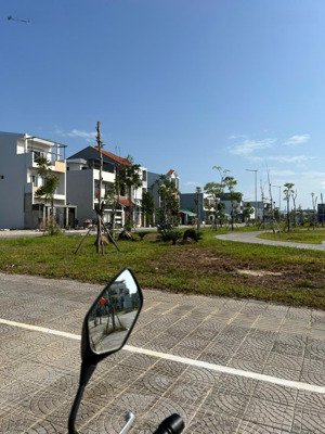 siêu phẩm mới có một không 2 view công viên - kẹp đường kỹ thuật phía sau 5m -hương sơ huế -giá rẻ
