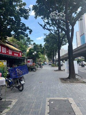 vũ hữu mặt phố kinh doanh bất chấp
55.6m, mt 3.5 m, 3 tầng chắc chắn.