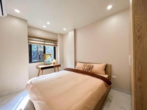 căn hộ 2 ngủ 1 khách 65m2 full nội thất cao cấp khu đội cấn