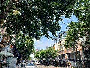 bán gấp nhà 3 tầng, đối diện chợ vĩnh yên tại lê xoay, kd dòng tiền ổn định 90m2, giá chỉ 24 tỷ