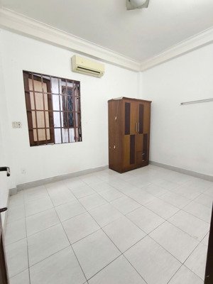 chính chủ cho thuê 2 phòng ngủ ban công tách bếp ngay vinmart cộng hòa tân bình