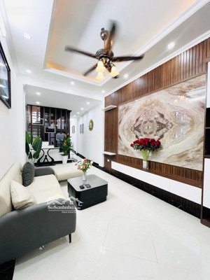 bán nhà đẹp minh khai _hoàng mai _50m 5 tầng _thang máy_ giá 10.5 tỷ