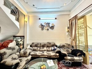 giáp quận 1 - 2 tầng 4 pn - chính chủ lâu đời
thiện chí bán nhanh - thương lượng tốt