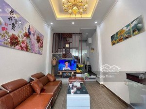 nhà đẹp full nội thất cạnh vinhomes gần 40m2 ô tô 7 chỗ đỗ cửa giá hơn 6 tỷ