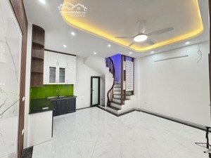 bán nhà ngô gia tự, long biên: 32m2, 5 tầng, hơn 5 tỷ, ở ngay, ô tô, full đồ, 