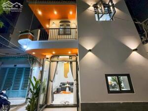  NHÀ 2 MẶT TIỀN HẺM XE HƠI – NGUYỄN THIỆN THUẬT, P. 24, BÌNH THẠNH – FULL NỘI THẤT – 2 TẦNG – CHỈ 3.88 TỶ