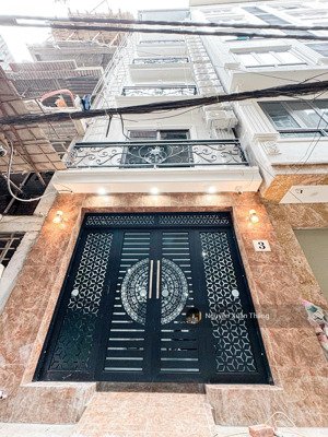 chẳng hiểu sao giờ vẫn còn căn ccmn phú diễn đẹp thế này nữa, đẳng cấp không còn chỗ chê