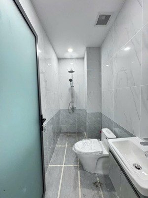 chính chủ bán nhà mới 3 tầng hẻm 124 đường võ văn hát 5,55 tỷ