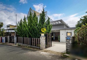 villa sân vườn 3 mặt tiền - đường hồ xuân hương , p lâm viên , đà lạt, 299m giá : 14,2 tỷ
