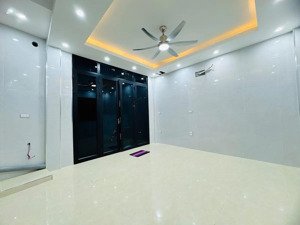 bán gấp nhà ở đống đa:35m,5 tầng,giá 6,7 tỷ