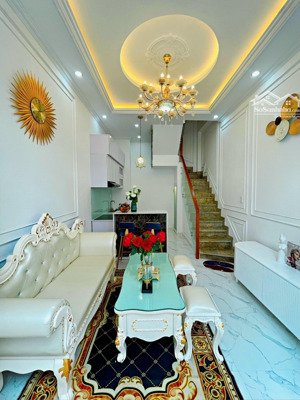 nhà sát mặt tiền - hxh - lê hồng phong q10 - 3.5x7m - full nội thất chỉ nhỉnh 5 tỷ