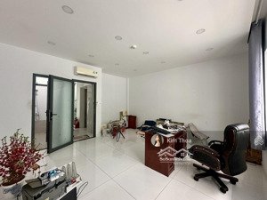 văn phòng 20m2 ở vạn phúc - giá rẻ chỉ 4,5 tr có cửa sổ, thang máy máy lạnh, wc riêng, hầm xe free.